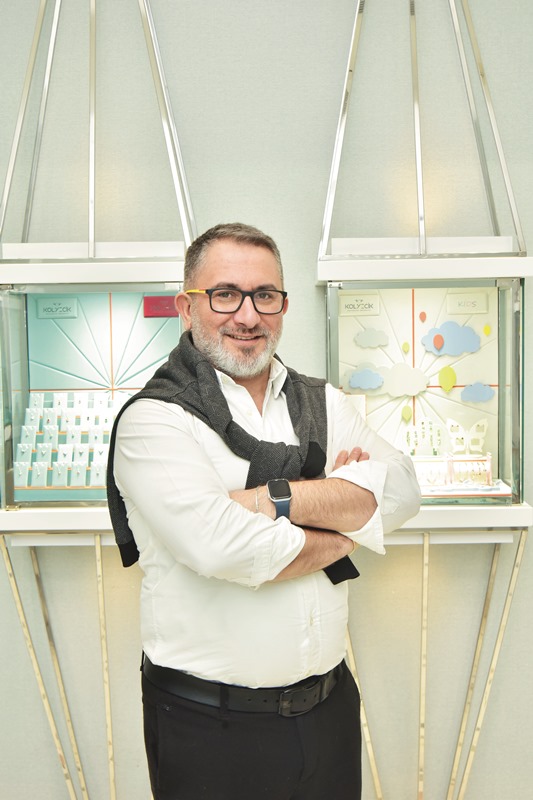 Hüseyin Alper :  �Kolyecik�i Bir Türk Tasar�m �mzas� Olarak Uluslararas� Pazara Ta��may� Hedefliyoruz�